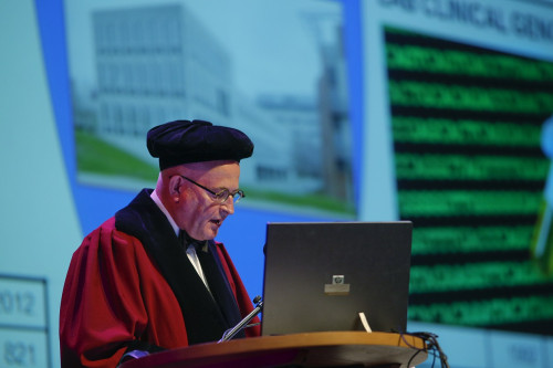 Joep Geraedts in toga tijdens zijn afscheidsrede in 2013